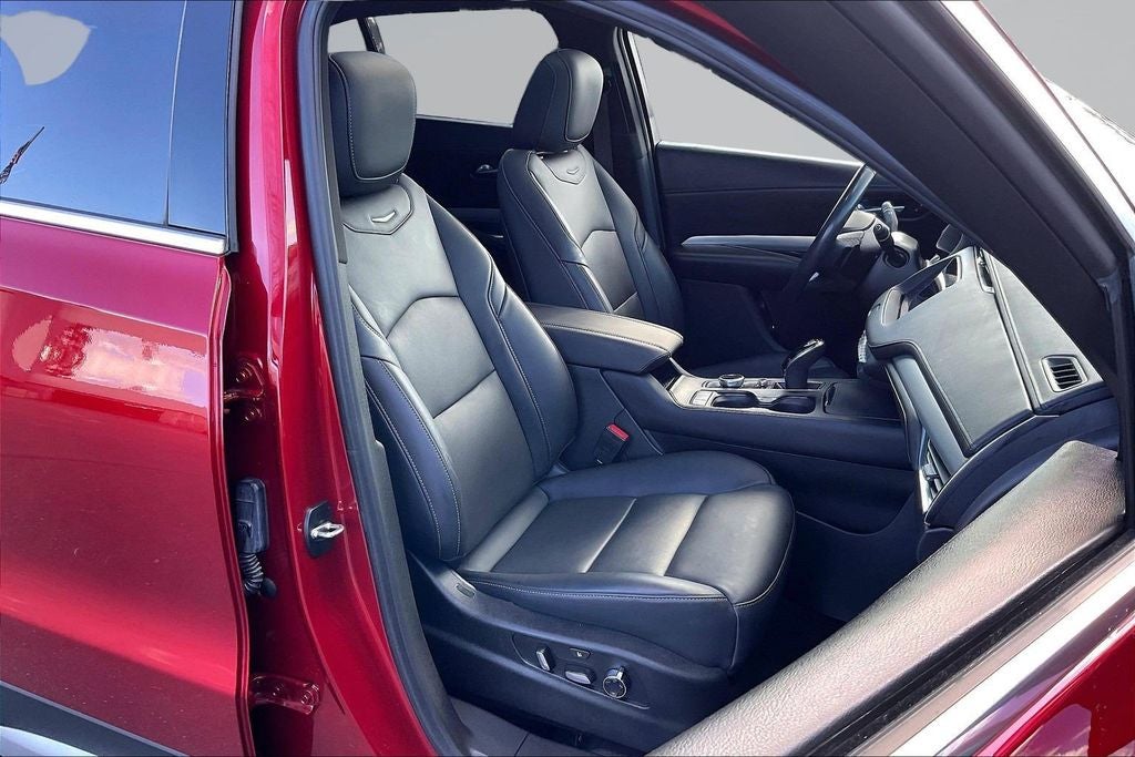 2023 Cadillac XT4 Premium Luxury