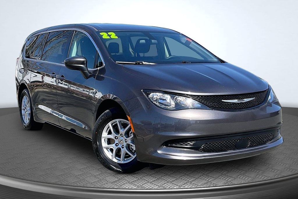 2022 Chrysler Voyager LX