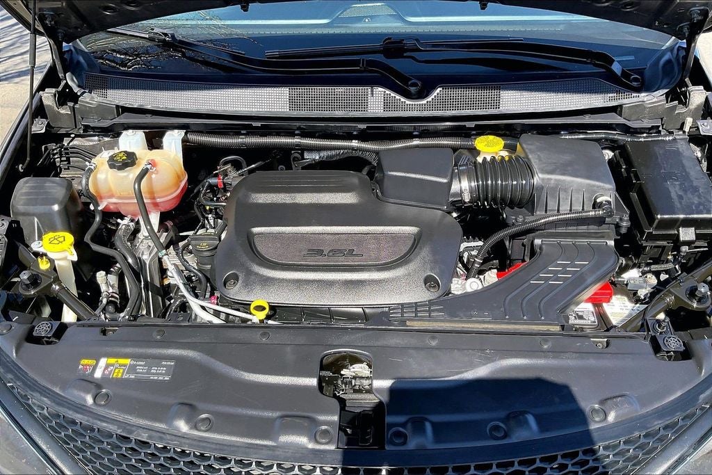 2022 Chrysler Voyager LX
