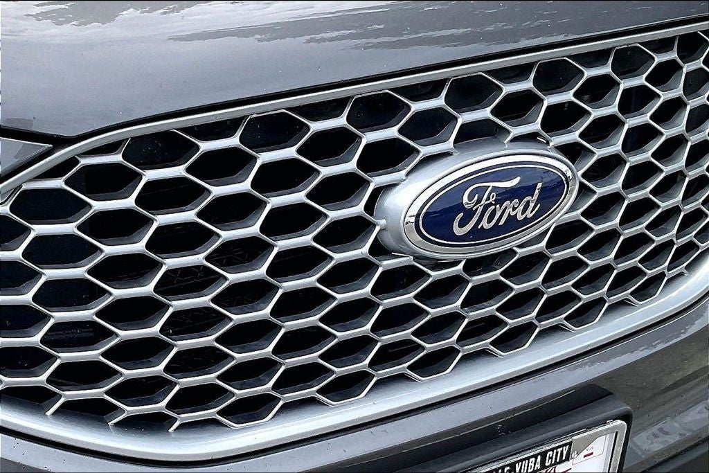 2023 Ford Edge SE
