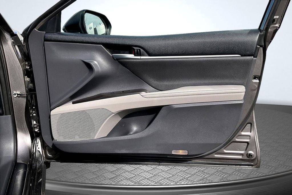 2023 Toyota Camry Hybrid XLE