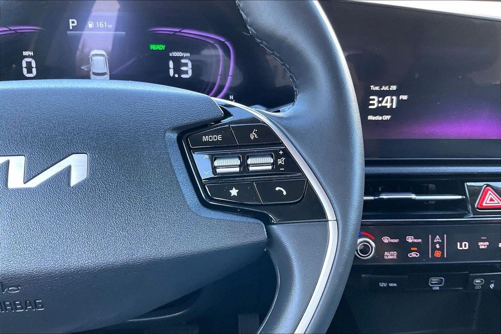 2025 Kia Niro SX